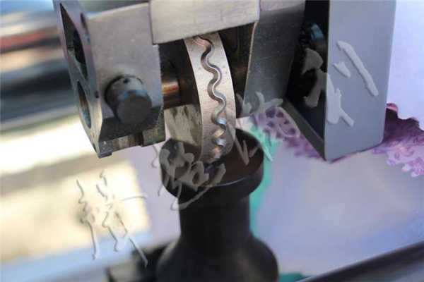 全自動<a href='http://m.sdzhjy.cn/xingyezixun/698.html' target='1' style='font-size:14px; font-weight:bold; color:#ff0000;'>超聲波<a href='http://m.sdzhjy.cn/xingyezixun/748.html' target='1' style='font-size:14px; font-weight:bold; color:#ff0000;'>裥棉機</a></a>