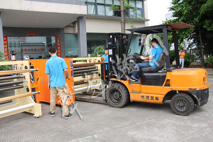 <a href='http://m.sdzhjy.cn/xingyewenzhang/992.html' target='1' style='font-size:14px; font-weight:bold; color:#ff0000;'>超聲波分條機(jī)</a>