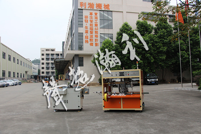 全自動<a href='http://m.sdzhjy.cn/xingyewenzhang/975.html' target='1' style='font-size:14px; font-weight:bold; color:#ff0000;'>商標分條機</a>