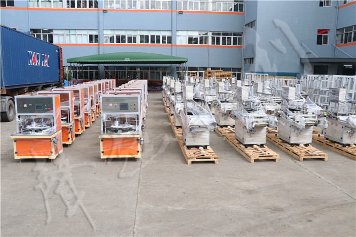 <a href='http://m.sdzhjy.cn/xingyezixun/882.html' target='1' style='font-size:14px; font-weight:bold; color:#ff0000;'>杯型口罩機</a>