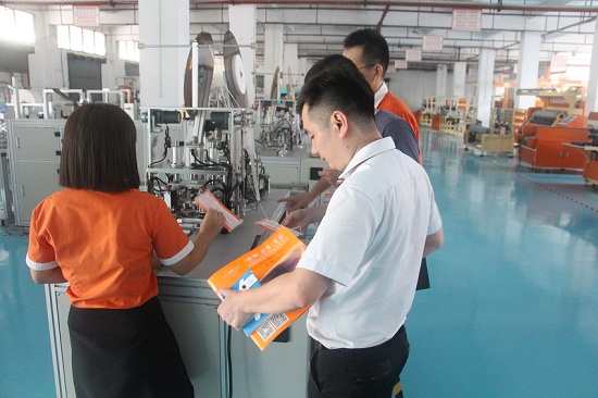 <a href='http://m.sdzhjy.cn/xingyezixun/882.html' target='1' style='font-size:14px; font-weight:bold; color:#ff0000;'>杯型口罩機(jī)</a>