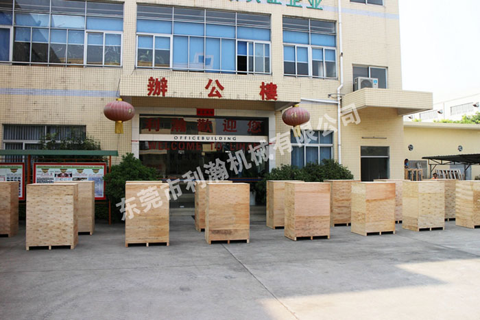 <a href='http://m.sdzhjy.cn/xingyezixun/1133.html' target='1' style='font-size:14px; font-weight:bold; color:#ff0000;'>超聲波剪切機</a>出貨